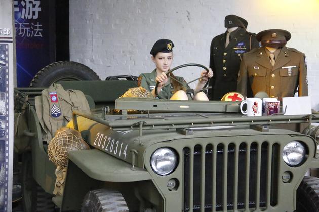 军武娘驾军用吉普助阵空中军武狂欢盛宴