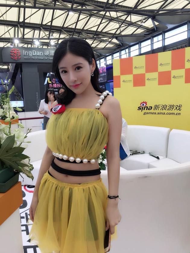 chinajoy2016新浪游戏展台showgirl