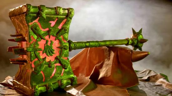 魔兽曝光「末日锤」真实武器影片 毁灭之锤锻