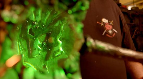 魔兽曝光「末日锤」真实武器影片 毁灭之锤锻