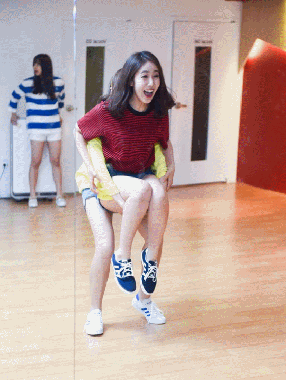 风油精——   今天的囧吐槽就到这里了,下面还是照例来分享两个妹子吧