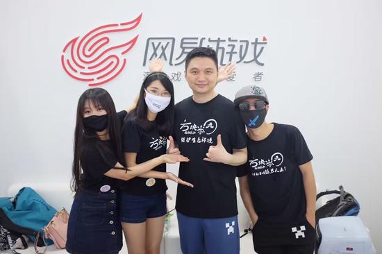 籽岷携“方块学园”现身CJ为《我的世界》国服首秀助力