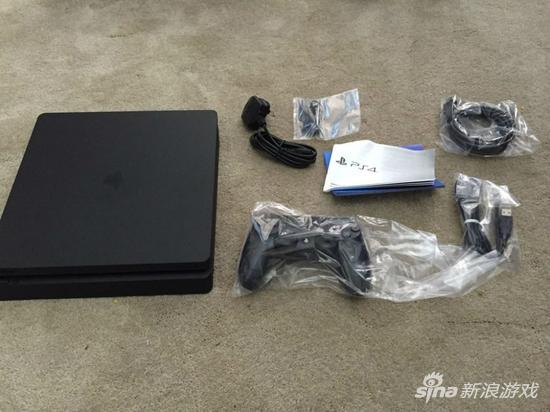 PS4 Slim包装箱内容