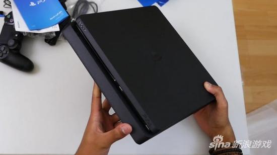 PS4 Slim的主机硬盘可以进行更换