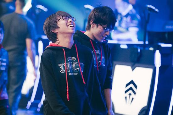 手回家-新浪电竞-最专业的电竞媒体-赛事直播报