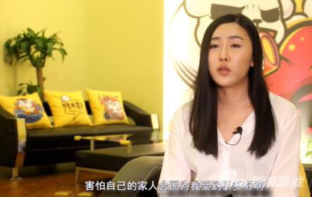 怡人口喷_6月22日,在马来西亚雪兰莪州加影的一所学校,一名工作人员(3)