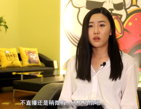 LOL女主播阿怡代打事件后首次直面媒体 几度落泪道歉