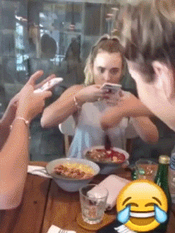 玩家资讯 正文页   我右手边有个基佬——   双色球——   永远不要