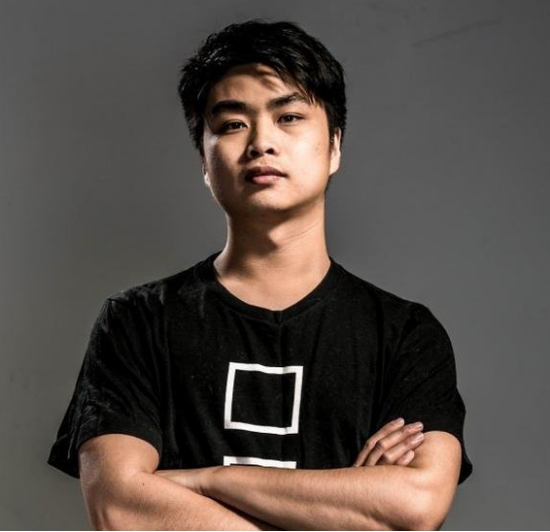 人皇Sky携手Alex助力首届中国电子竞技颁奖盛典-新浪电竞-最专业的电竞媒体-赛事直播报道-新浪电子竞技