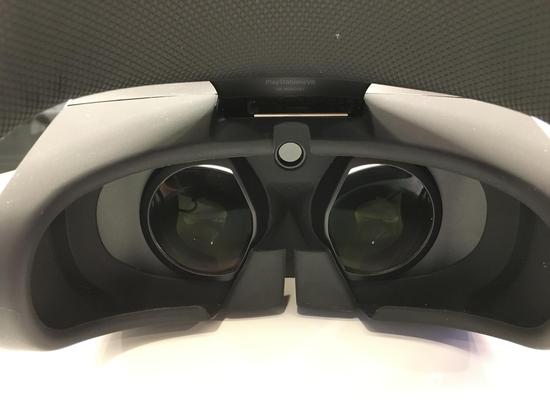 PS VR的内镜是球面形状 容易碰到眼睛