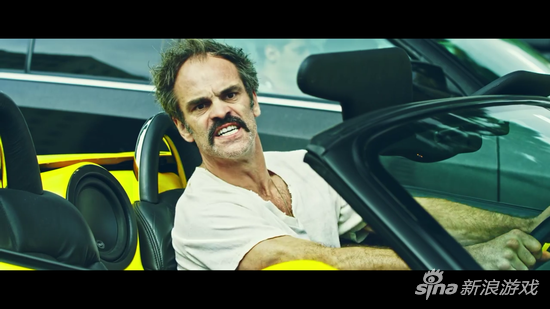 真人版《GTA5》老崔神还原 狂发不羁惹麻烦