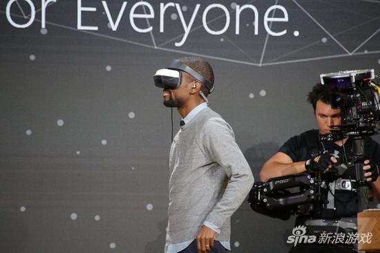 微软耐不住寂寞推出了VR眼镜