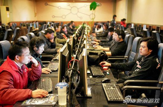 人口工资 中国印度_一个印度人眼里的中国人 比我们苦多了(2)
