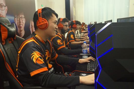 采访北美赛区Phoenix 1战队:下赛季目标季后赛