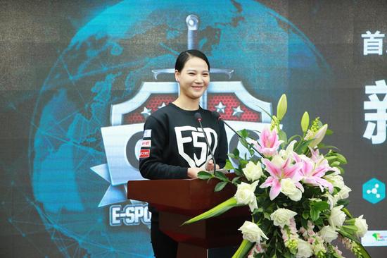 电竞选手马超代表参赛选手在会上宣誓。中国青年网通讯员 吕明摄。