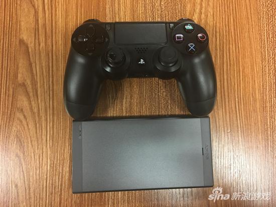 MP-CL1A和索尼自家的PS4手柄对比