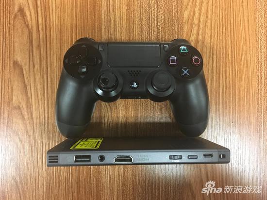 MP-CL1A和索尼自家的PS4手柄对比