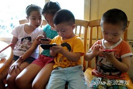 不充钱咋变强?过半小学生花钱玩手游 撑腰 腾