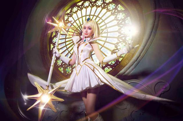 LOL大元素使拉克丝全球COS赏