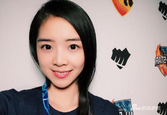 LPL女主持照片被用来骗婚:小学老师 男朋友在哪里_八卦趣闻_新浪游戏_新浪网