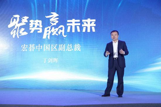 宏碁中国区产品业务副总裁丁剑晖对一众新品进行深入解读