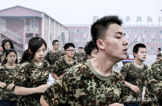 直击网瘾少年 “精神戒毒所”的治疗全过程