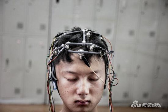 直击网瘾少年 “精神戒毒所”的治疗全过程