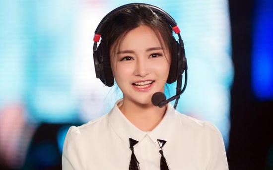 2016中国游戏风云榜“年度人气电竞主播”得主之一：Miss