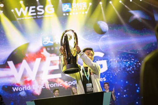 炉石项目冠军Staz