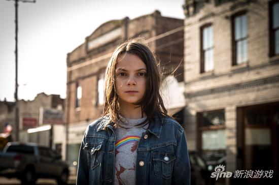 《金刚狼3》新剧照:狼叔满脸悲愤 教授神情呆滞