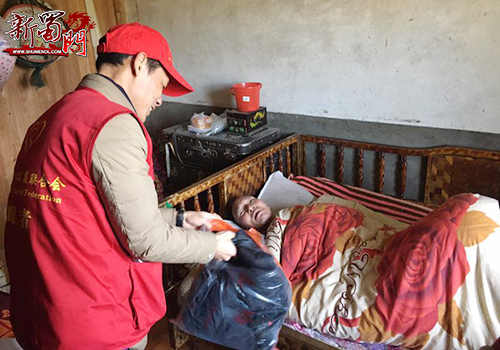 《新蜀门》福建玩家联盟扶贫公益行_页游新闻