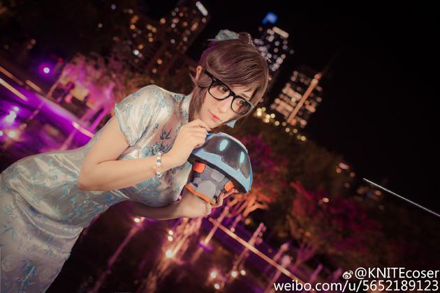 旗袍装小美