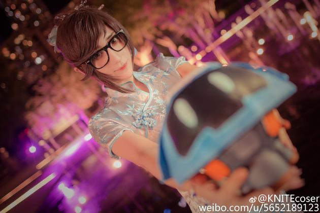 旗袍装小美
