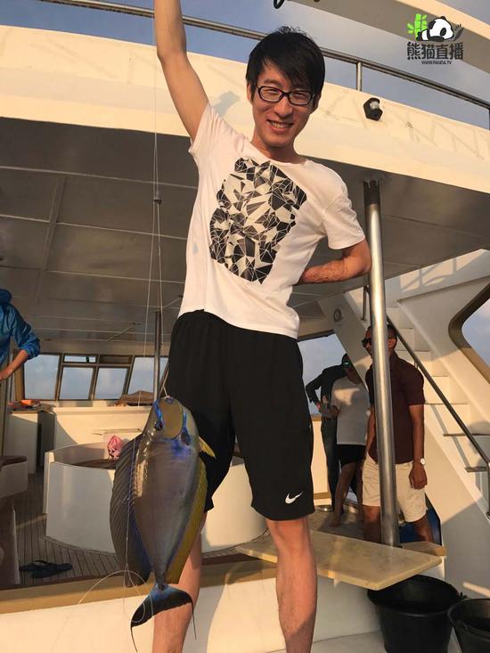 超人气炉石主播秋日重磅签约熊猫直播-新浪电