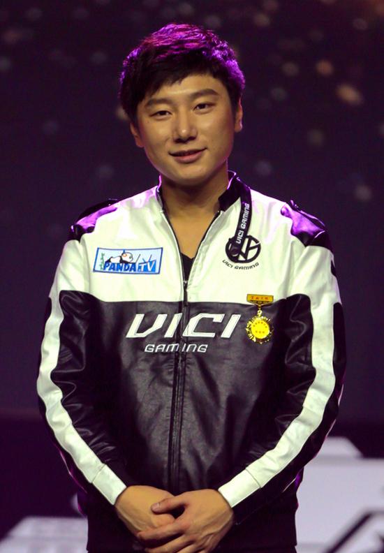 DƬ3