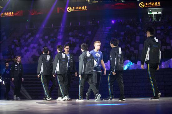 Newbee����EG��ͬ�rҲ�Ǔ�������ħ