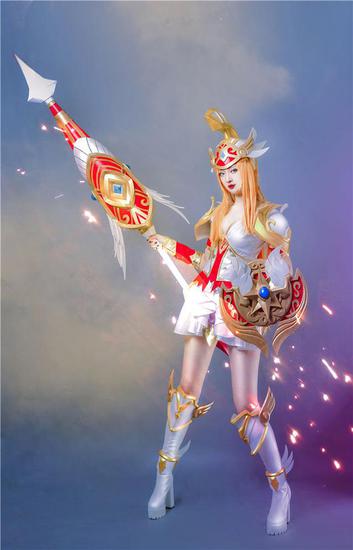 《王者荣耀》雅典娜女神级cos 自带圣光