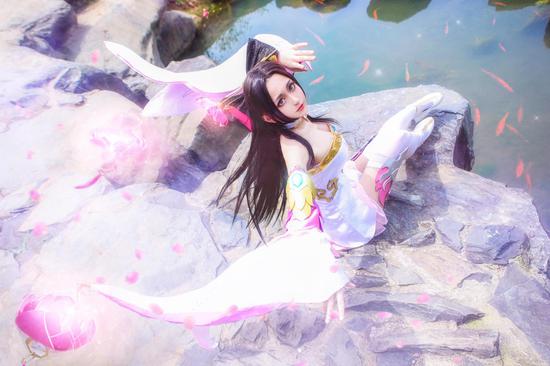 Cosplay女英雄 貂蝉,cosplay貂蝉女英雄 《王者荣耀》貂蝉cos 这胸怀敌人看了想投降