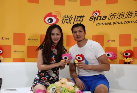 右为HTC Vive中国区总经理:汪丛青