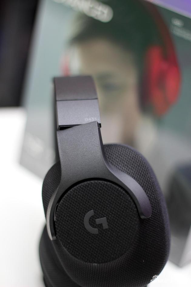 头带还是很舒适的，新耳机也不是太夹人