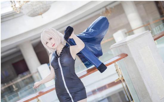 fate/grandorder黑贞德cos 集帅气与美貌于一身