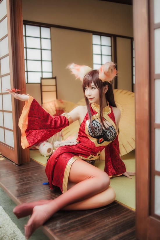 性感荣耀妲己COS特工a性感大秀美腿_网络游戏女王者打斗性感图片