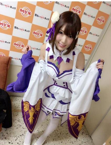 艾米莉亚COS 永远的女主_网络游戏-新闻_新浪游戏_新浪网