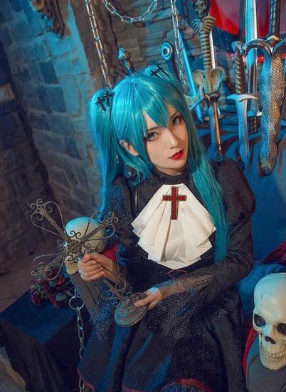 初音未来cos双马尾萝莉