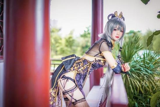 网络游戏 正文页 今天给大家带来的是金丝雀洛天依的cosplay,作为全