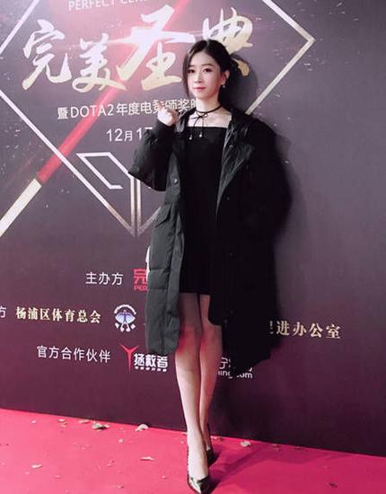 Dota2美女解说AMS入驻斗鱼 10月25日迎来首