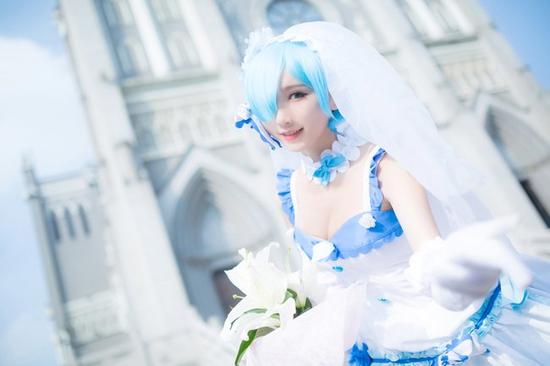 艾米莉亚婚纱_艾米莉亚婚纱手机壁纸(2)