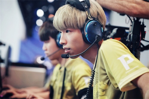 OWLȫdiemºڰٺ1v1Ծ Ϻ֮׹