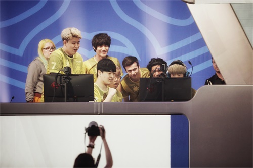 OWLȫdiemºڰٺ1v1Ծ Ϻ֮׹