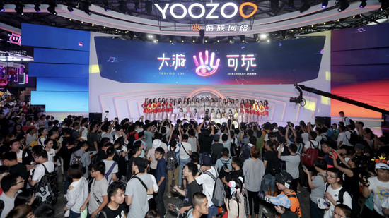 游族展台下闪光灯不断